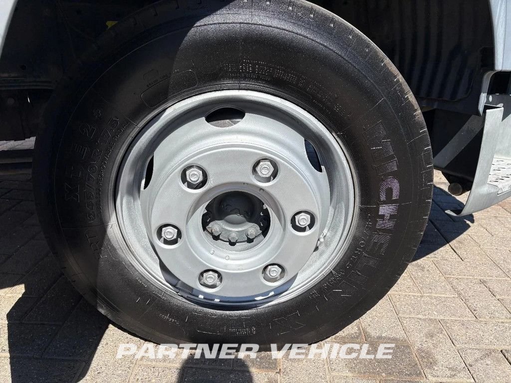 frontLeft : MAN TGL 12.240 Cap tractor