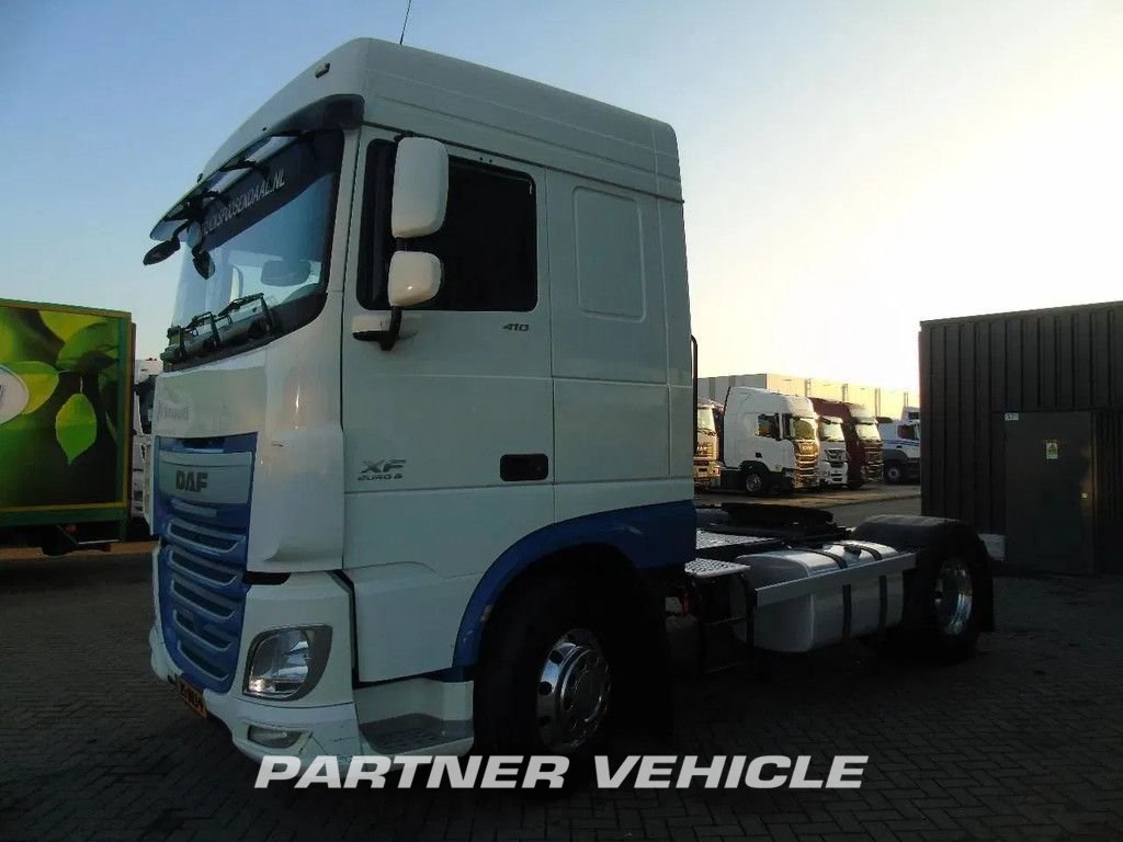 frontLeft : DAF XF 410 Trækker