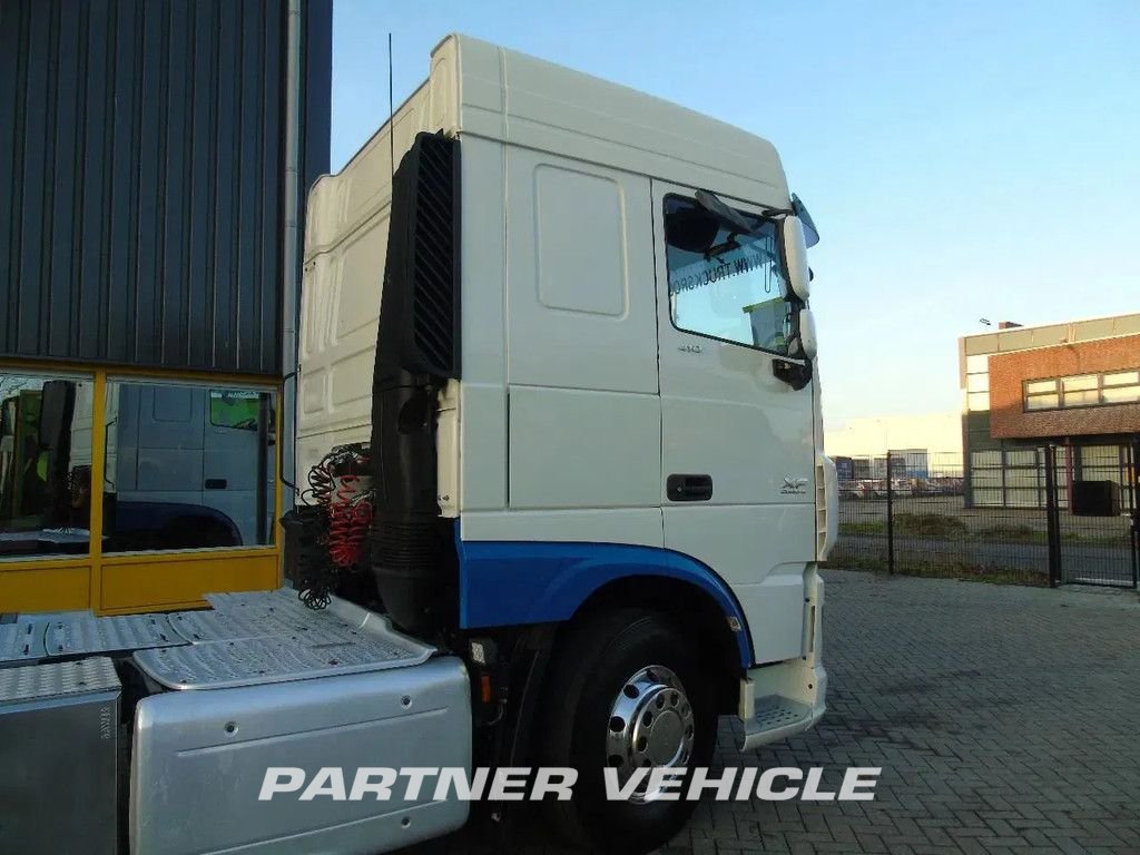 frontLeft : DAF XF 410 Trækker