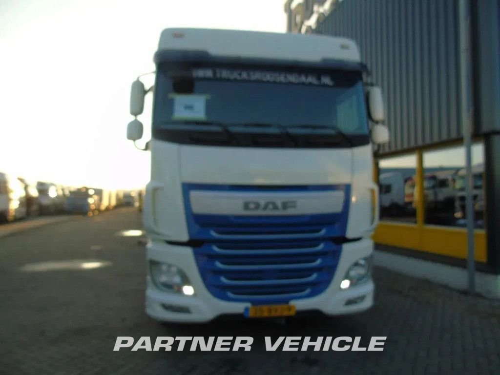 frontLeft : DAF XF 410 Trækker