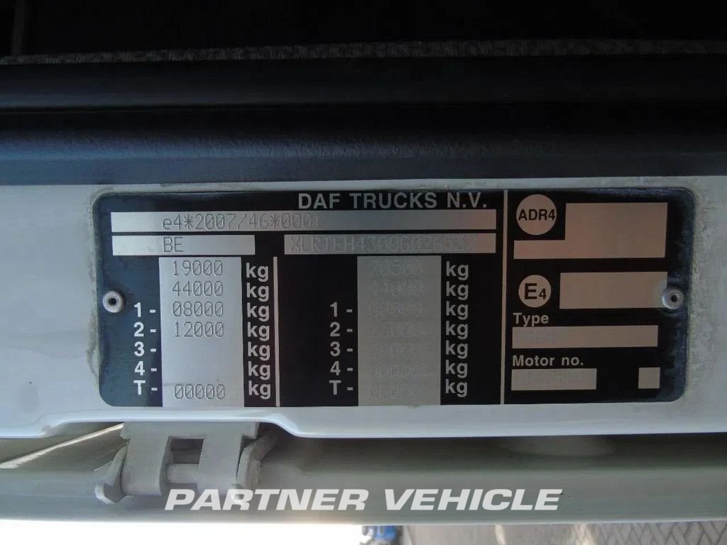 frontLeft : DAF XF 410 Trækker