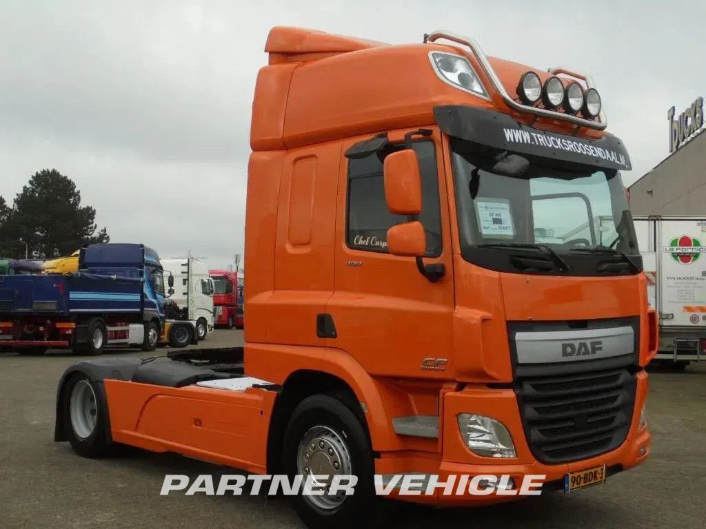 frontLeft : DAF CF 400 Trattore stradale