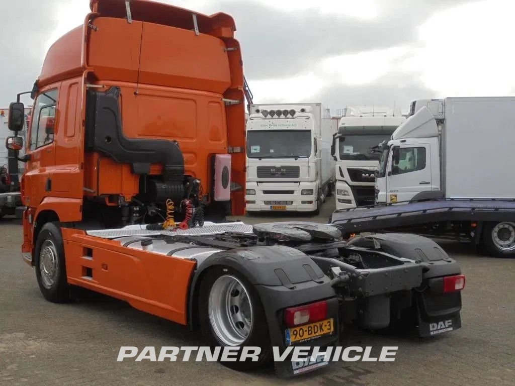 frontLeft : DAF CF 400 Trattore stradale