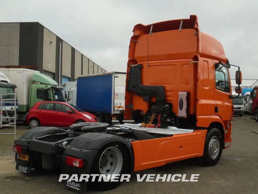 frontLeft : DAF CF 400 Trattore stradale