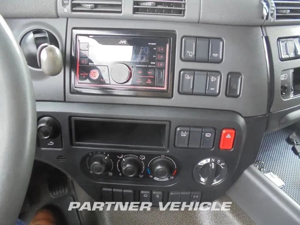 frontLeft : DAF CF 400 Trattore stradale