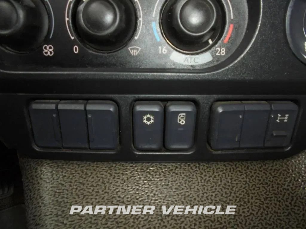 frontLeft : DAF CF 400 Trattore stradale
