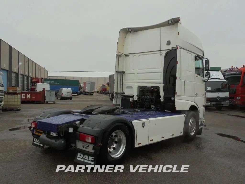 frontLeft : DAF XF 460 Trækker