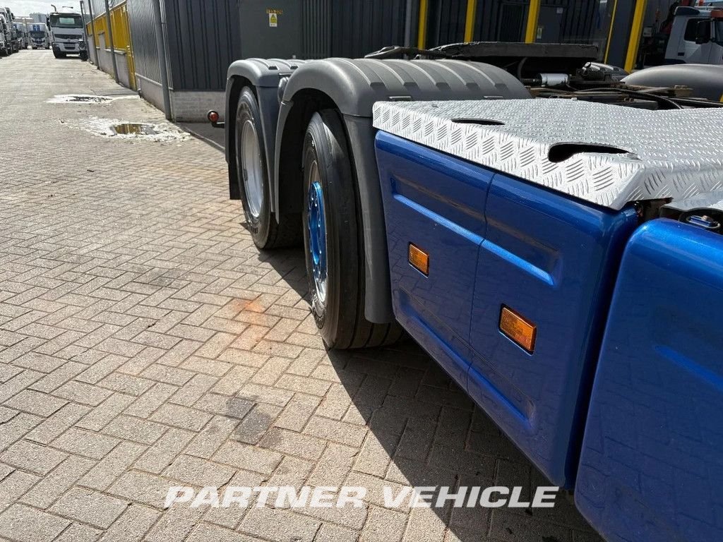 frontLeft : Scania R620 tegljač