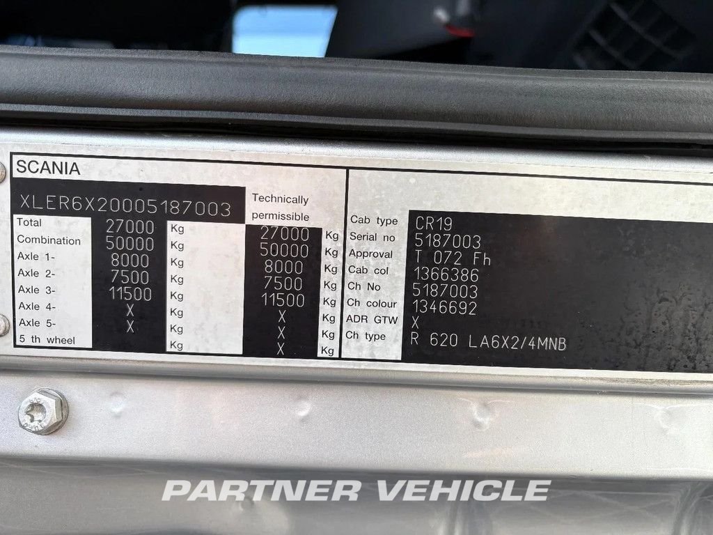 frontLeft : Scania R620 tegljač
