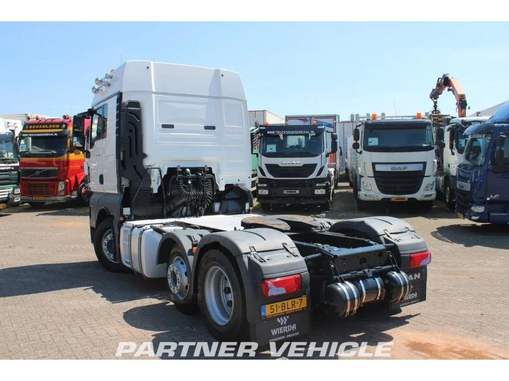 frontLeft : MAN 24.420 Tracteur routier