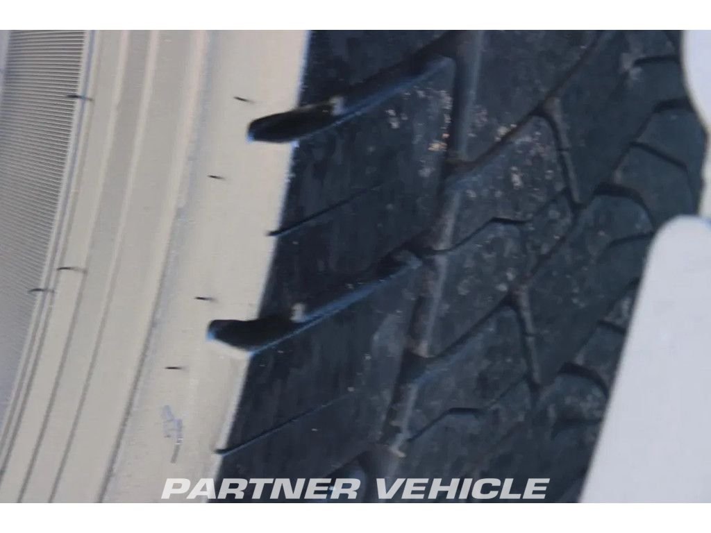frontLeft : MAN 24.420 Tracteur routier