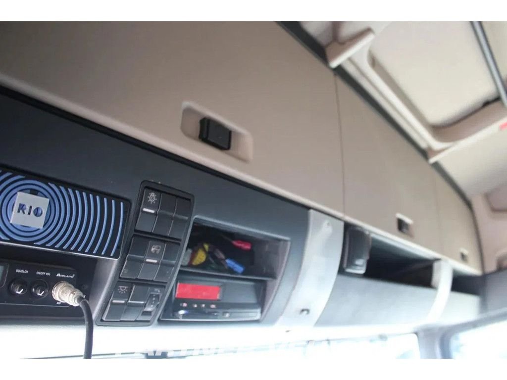 frontLeft : MAN 24.420 Tracteur routier