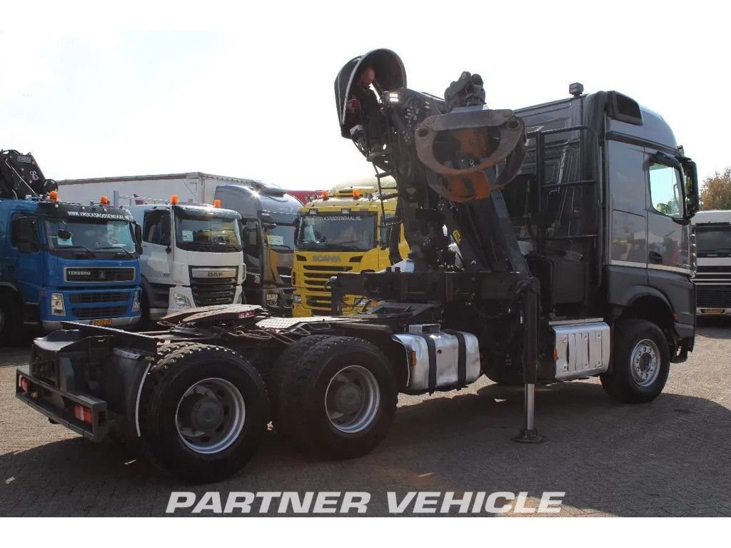 frontLeft : Mercedes Arocs 2858 Тягач