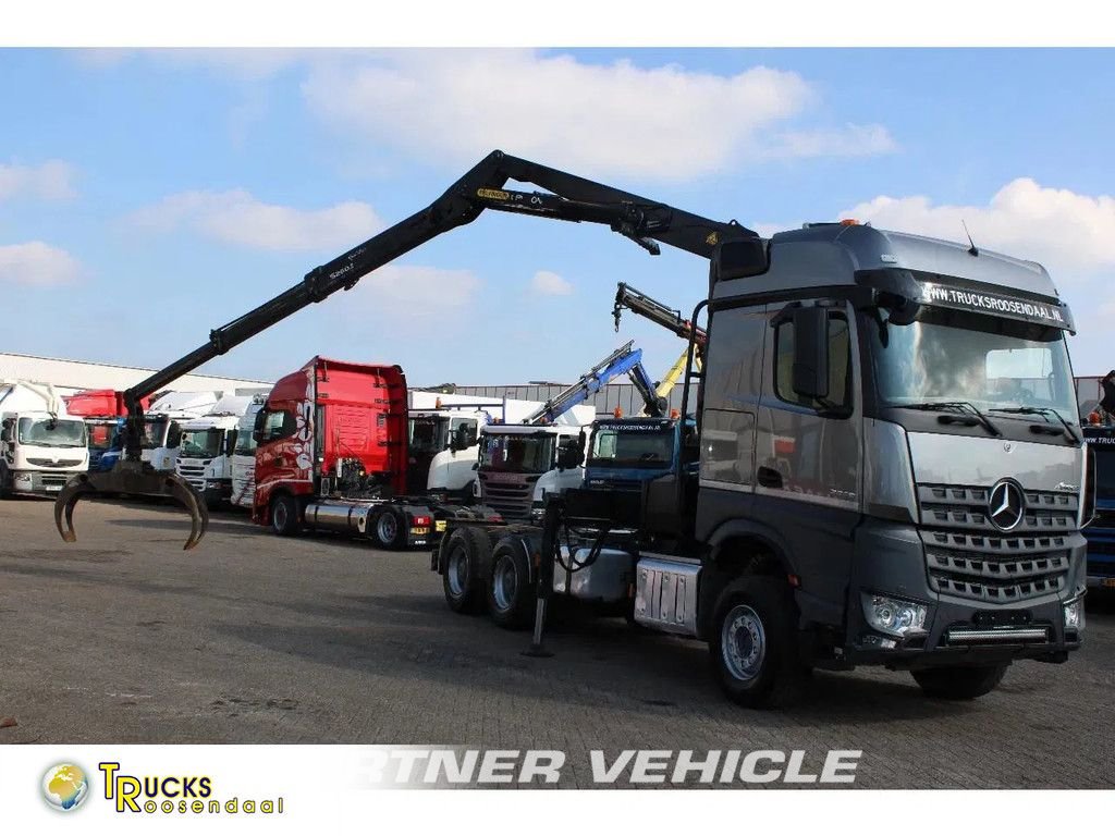 frontLeft : Mercedes Arocs 2858 Тягач