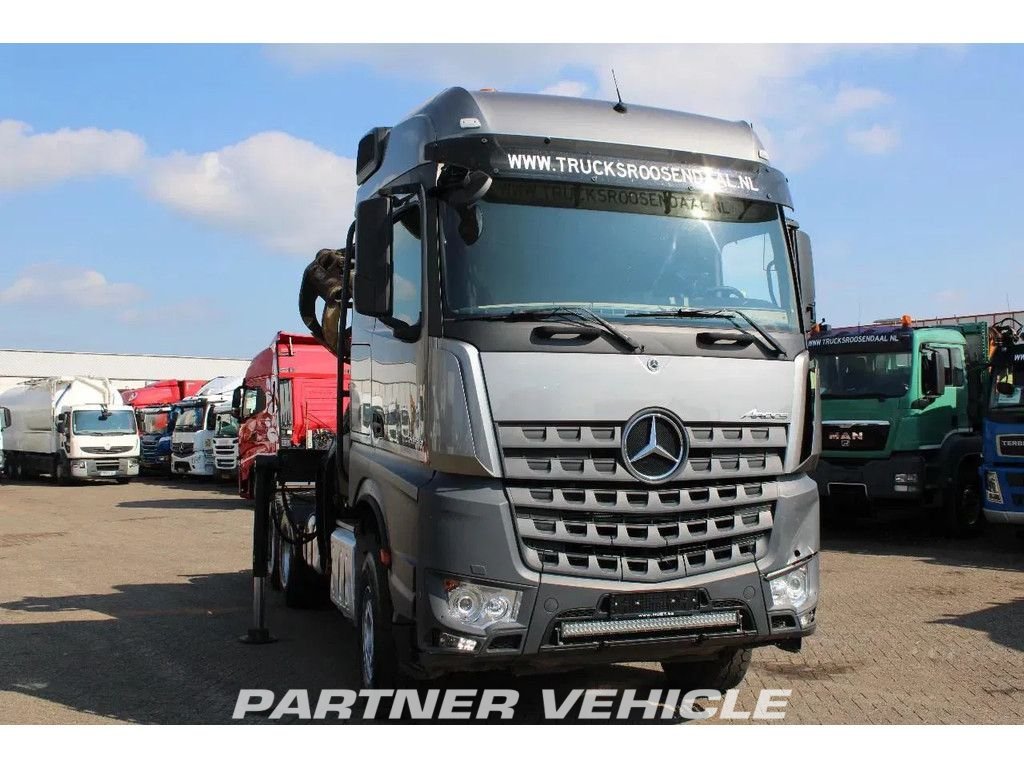 frontLeft : Mercedes Arocs 2858 Тягач