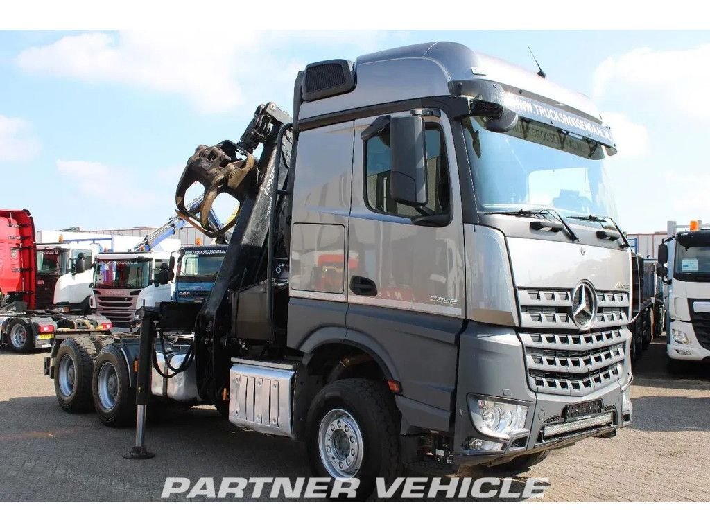 frontLeft : Mercedes Arocs 2858 Тягач