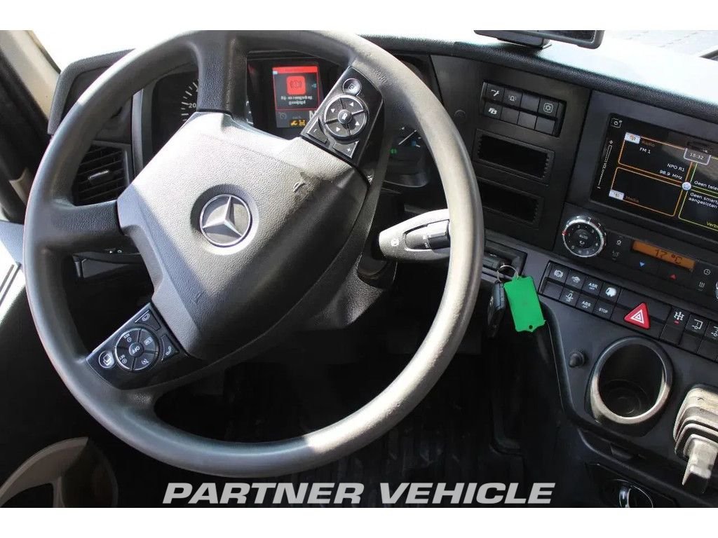 frontLeft : Mercedes Arocs 2858 Тягач