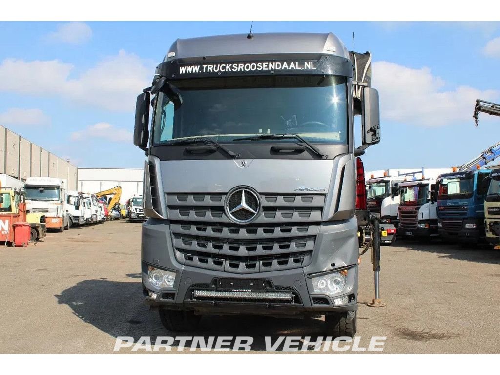 frontLeft : Mercedes Arocs 2858 Тягач