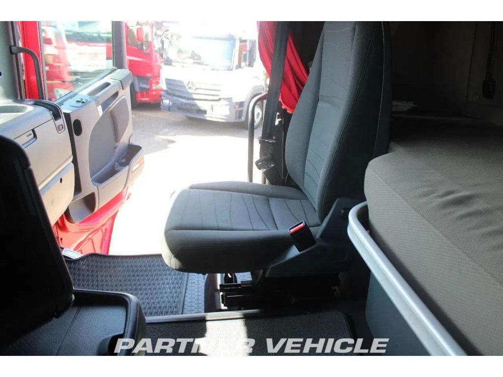 frontLeft : Scania R520 tegljač