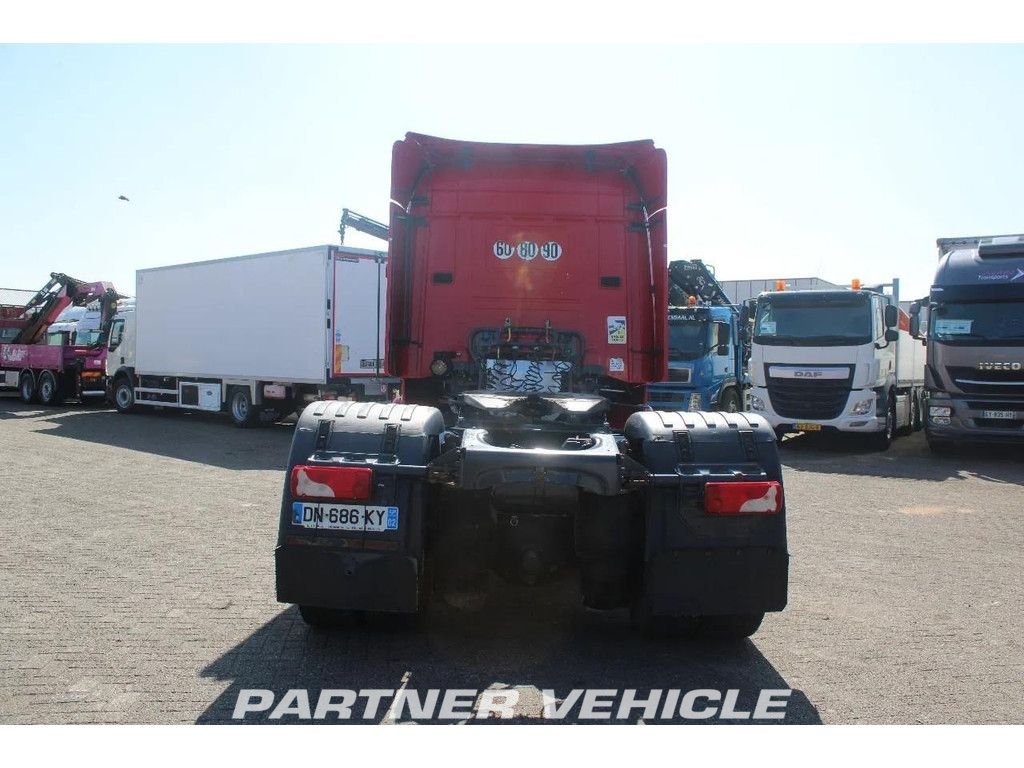 frontLeft : Scania R520 tegljač