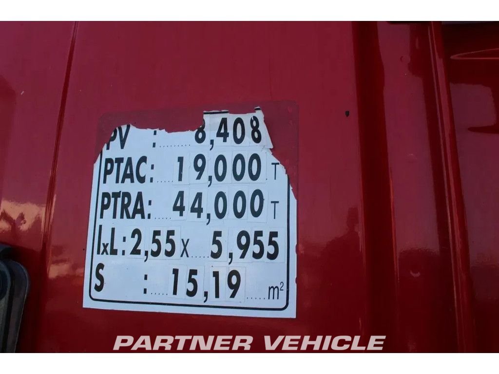 frontLeft : Scania R520 tegljač