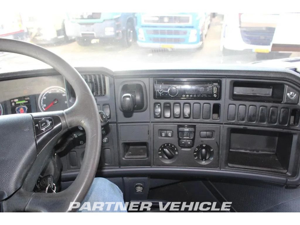 frontLeft : Scania R520 tegljač