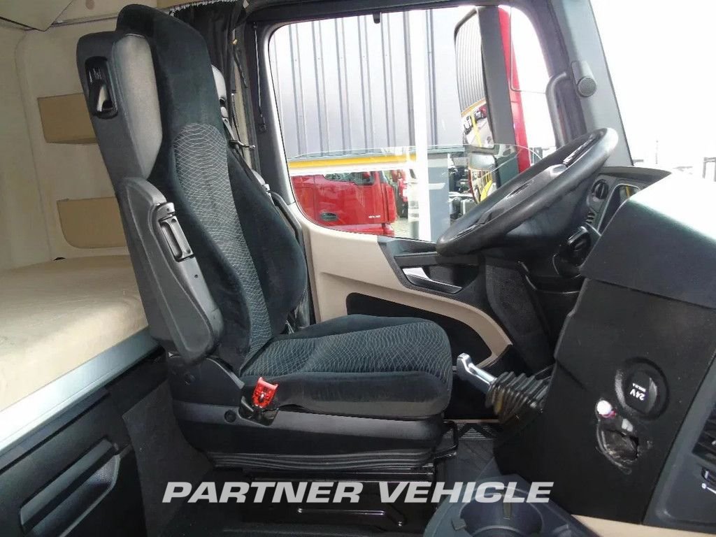 frontLeft : Mercedes Actros 1845 Tractor