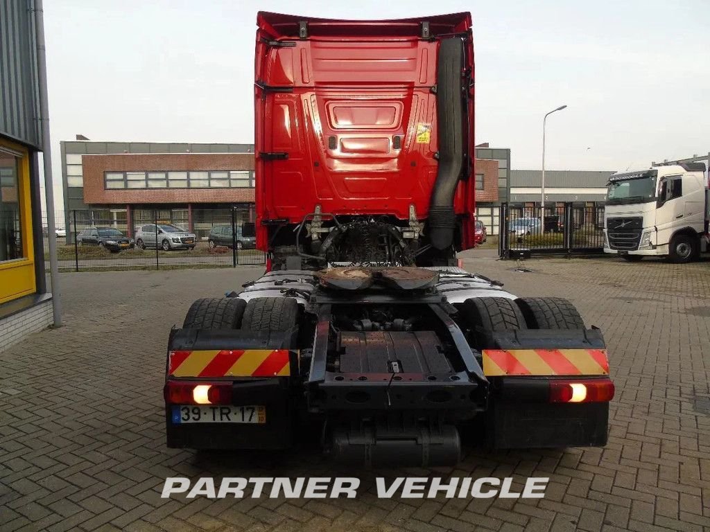 frontLeft : Mercedes Actros 1845 Tractor