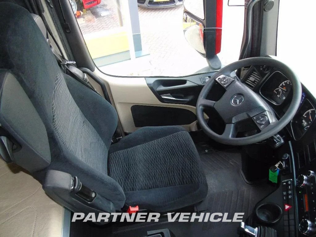 frontLeft : Mercedes Actros 1845 Tractor