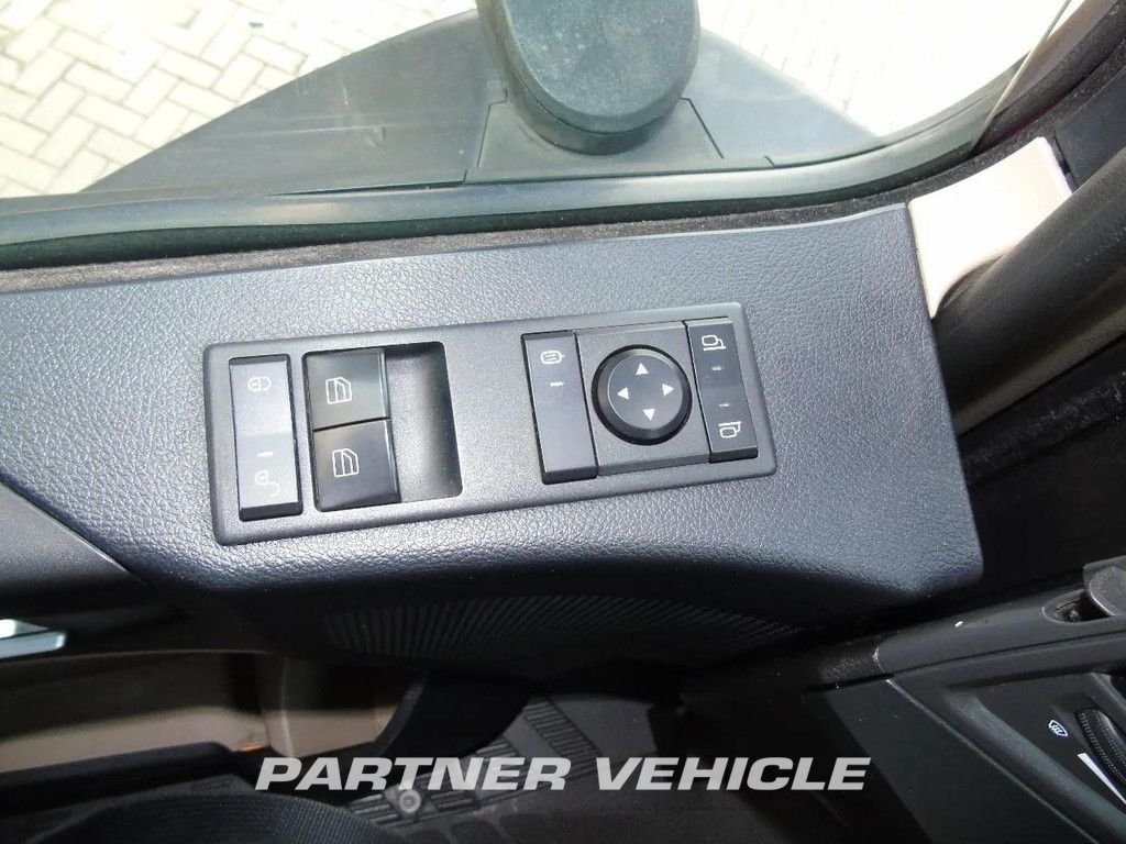frontLeft : Mercedes Actros 1845 Tractor