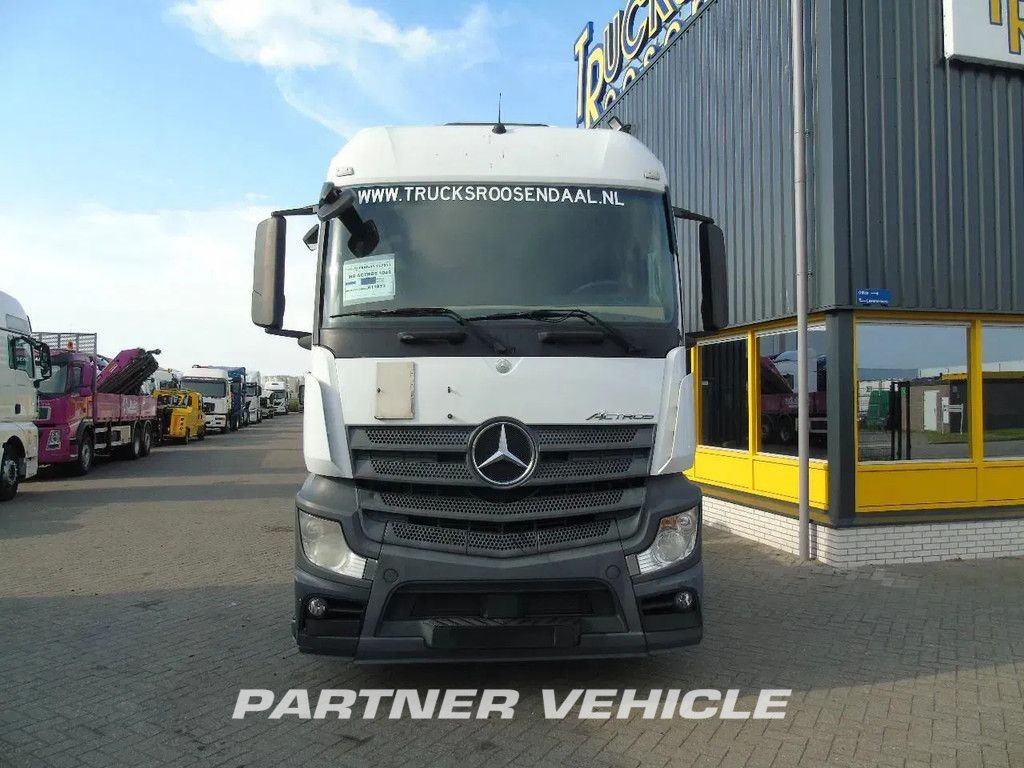 frontLeft : Mercedes Actros 1842 Cap tractor