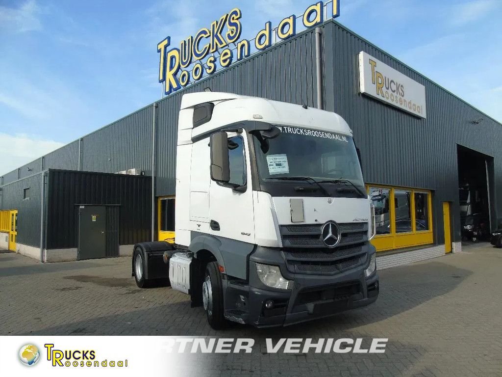 frontLeft : Mercedes Actros 1842 Cap tractor