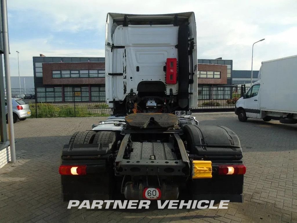 frontLeft : Mercedes Actros 1842 Cap tractor