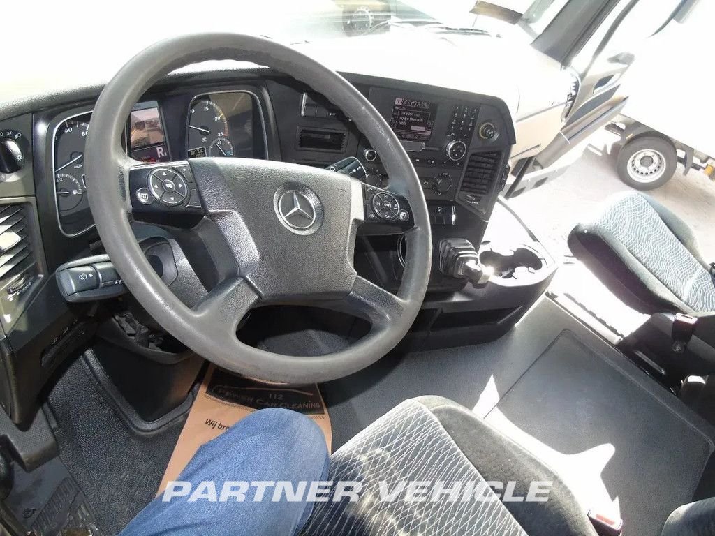 frontLeft : Mercedes Actros 1842 Cap tractor