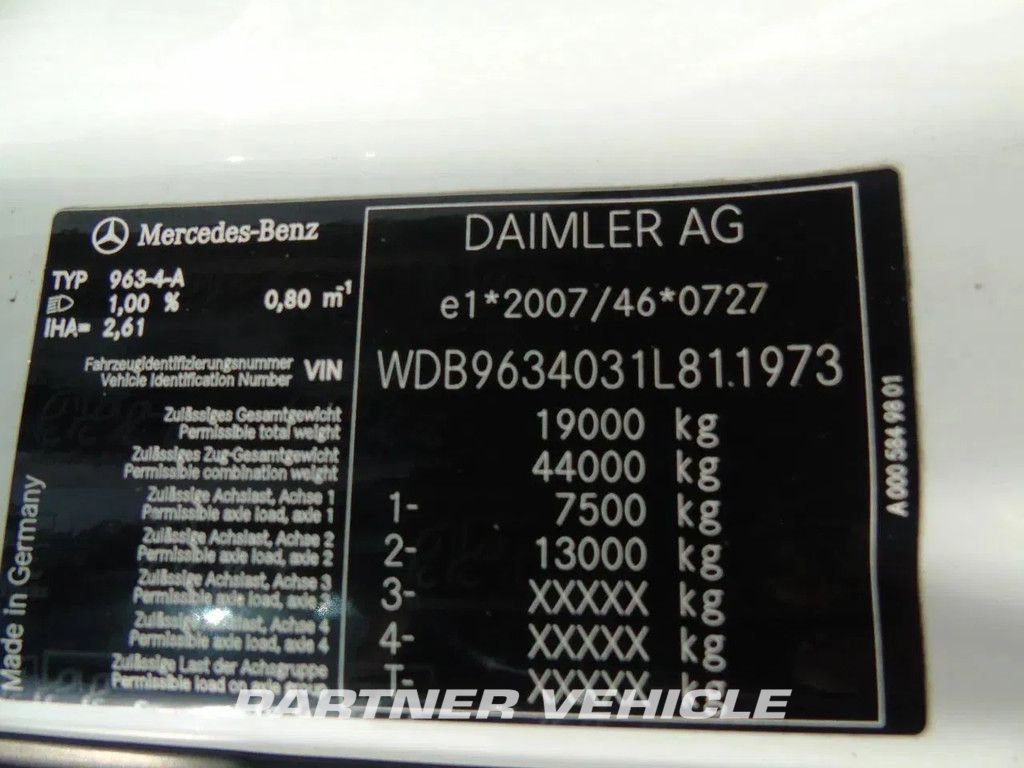 frontLeft : Mercedes Actros 1842 Cap tractor