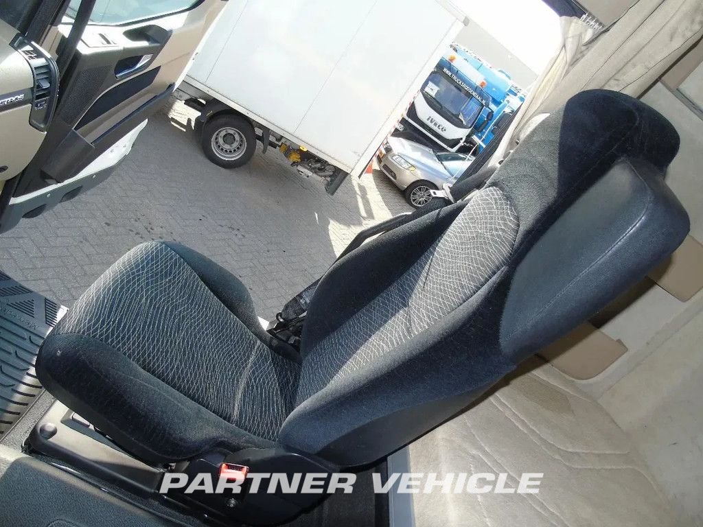 frontLeft : Mercedes Actros 1842 Cap tractor