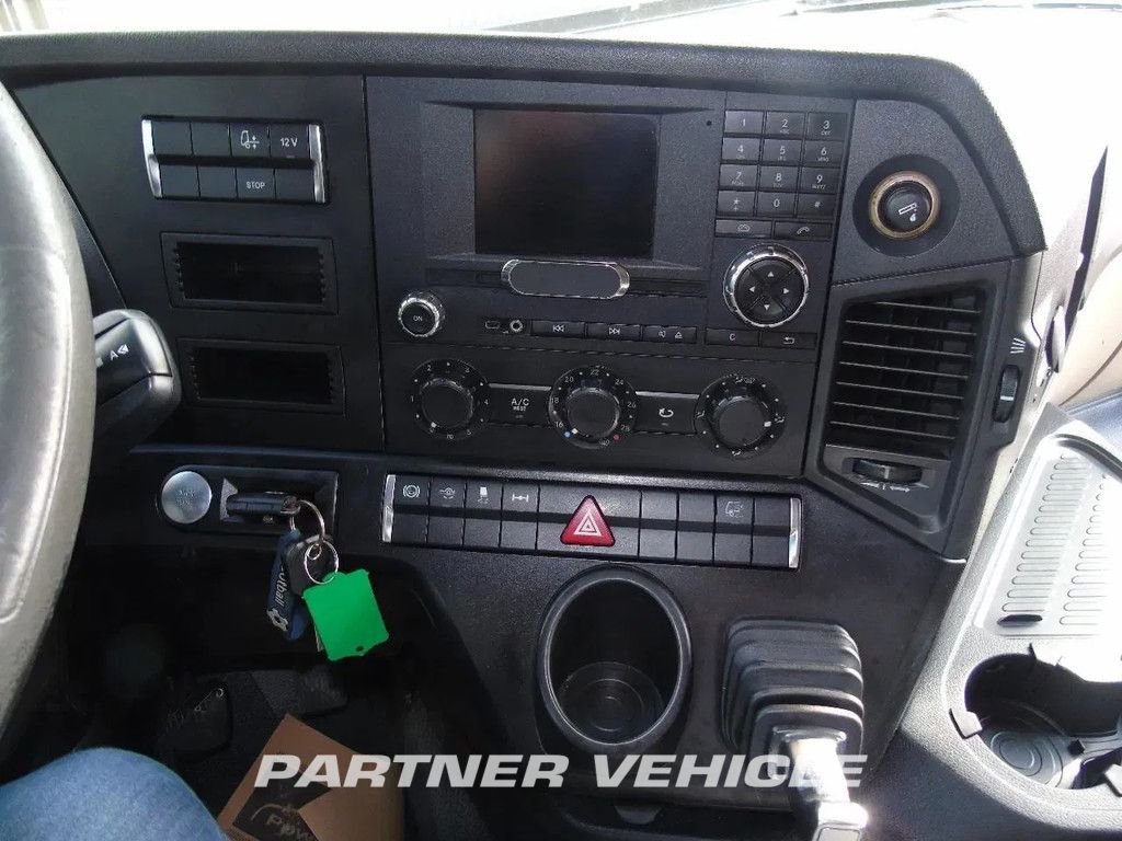 frontLeft : Mercedes Actros 1842 Cap tractor