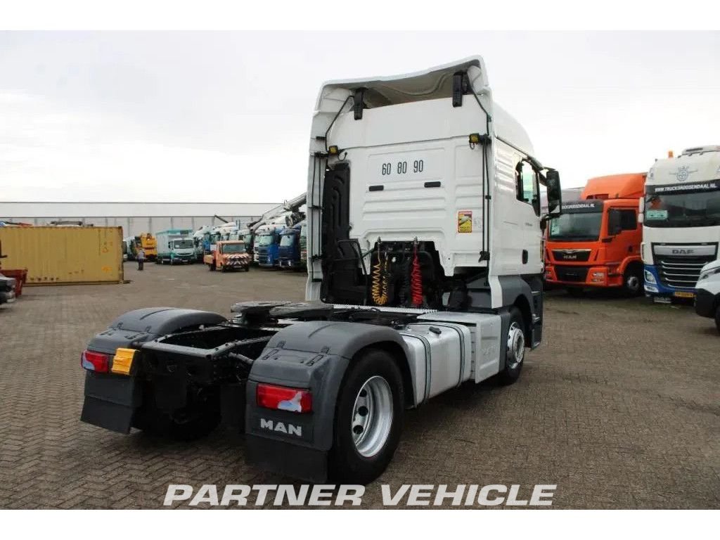 frontLeft : MAN TGX 18.440 Cabeza tractora
