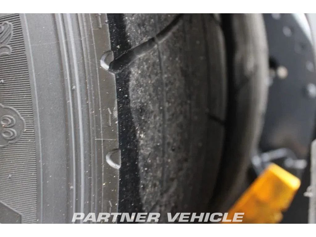 frontLeft : MAN TGX 18.440 Cabeza tractora