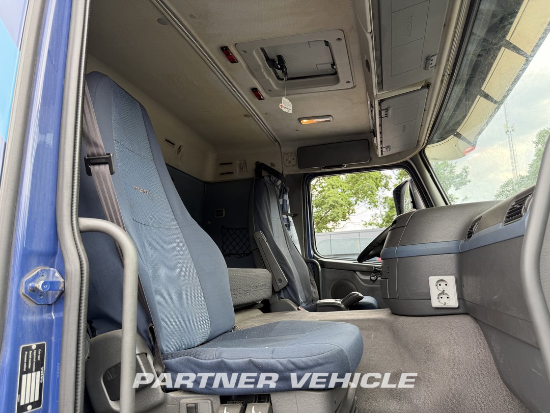 frontLeft : Volvo FM 380 Влекач