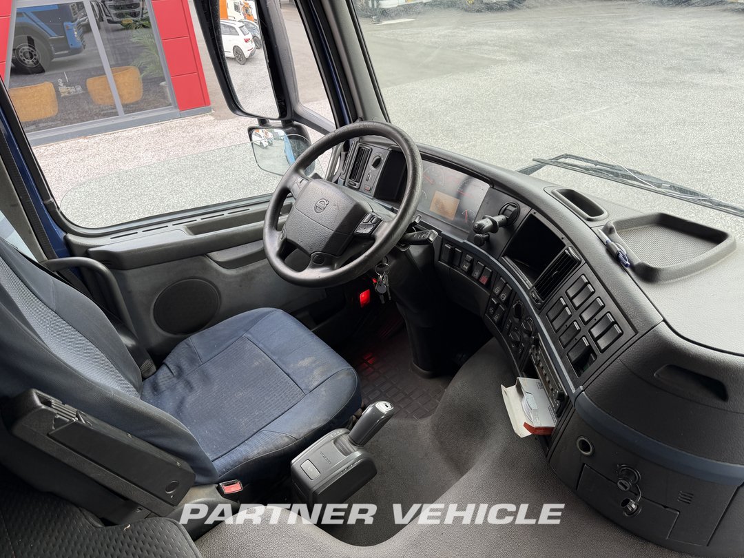 frontLeft : Volvo FM 380 Влекач