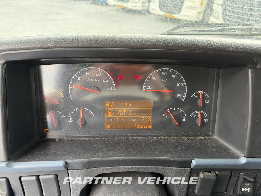 frontLeft : Volvo FM 380 Влекач