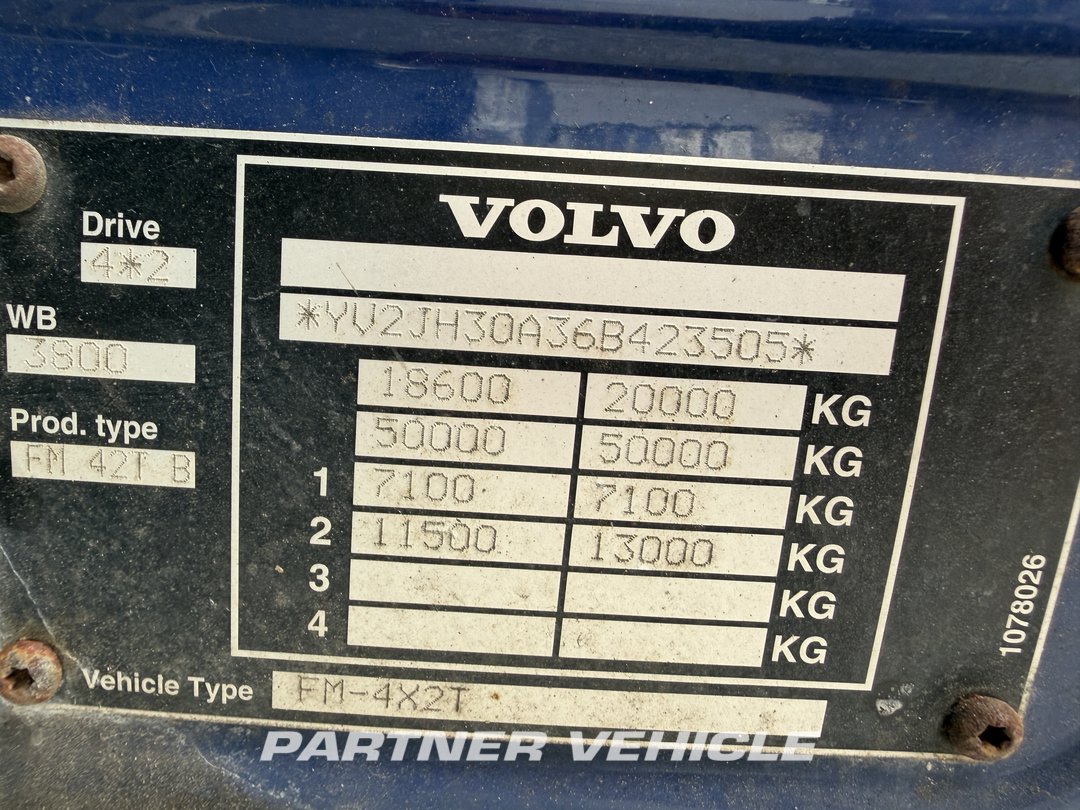 frontLeft : Volvo FM 380 Влекач