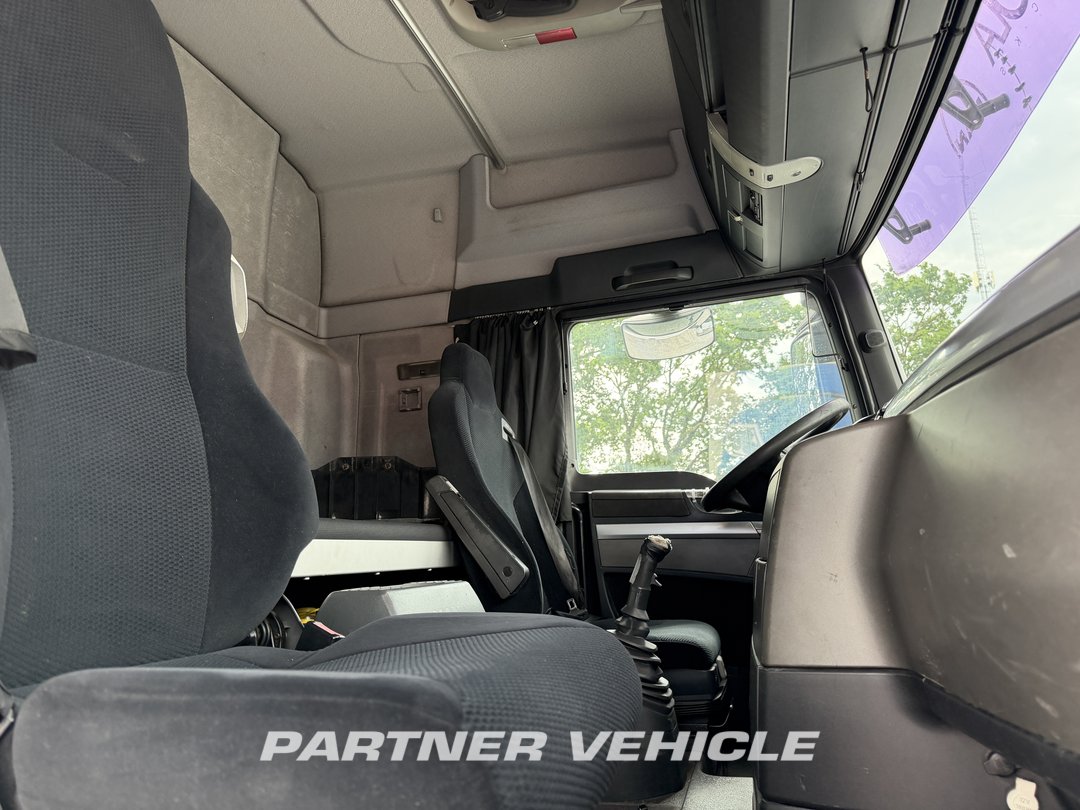 frontLeft : MAN TGX 18.440 Trækker