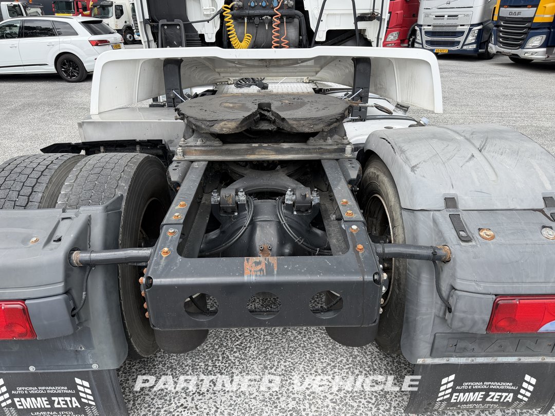 frontLeft : MAN TGX 18.440 Trækker