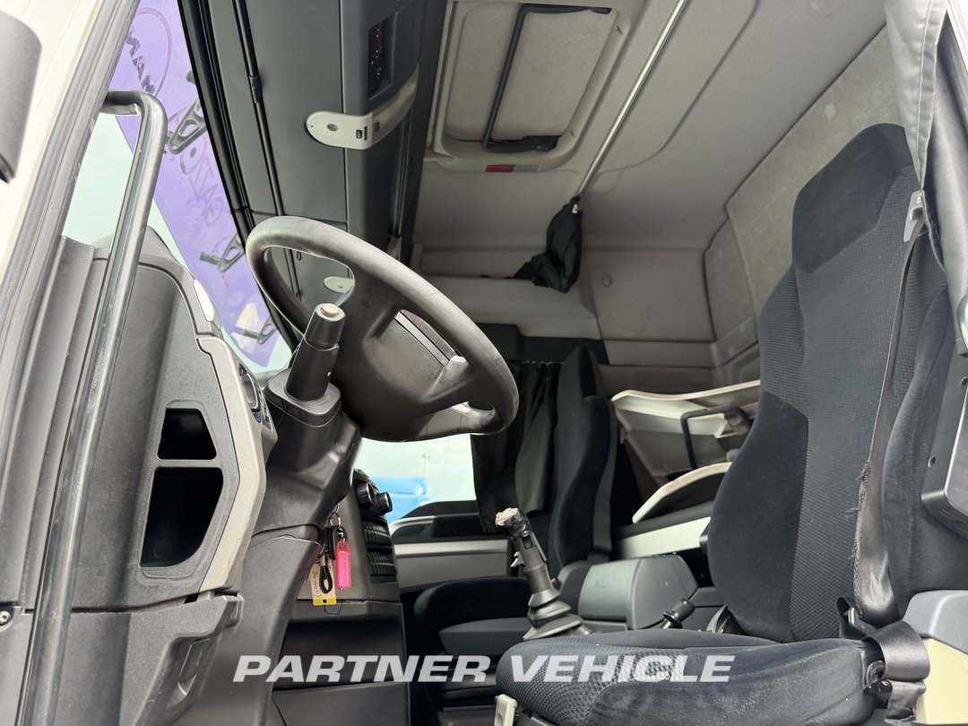 frontLeft : MAN TGX 18.440 Trækker