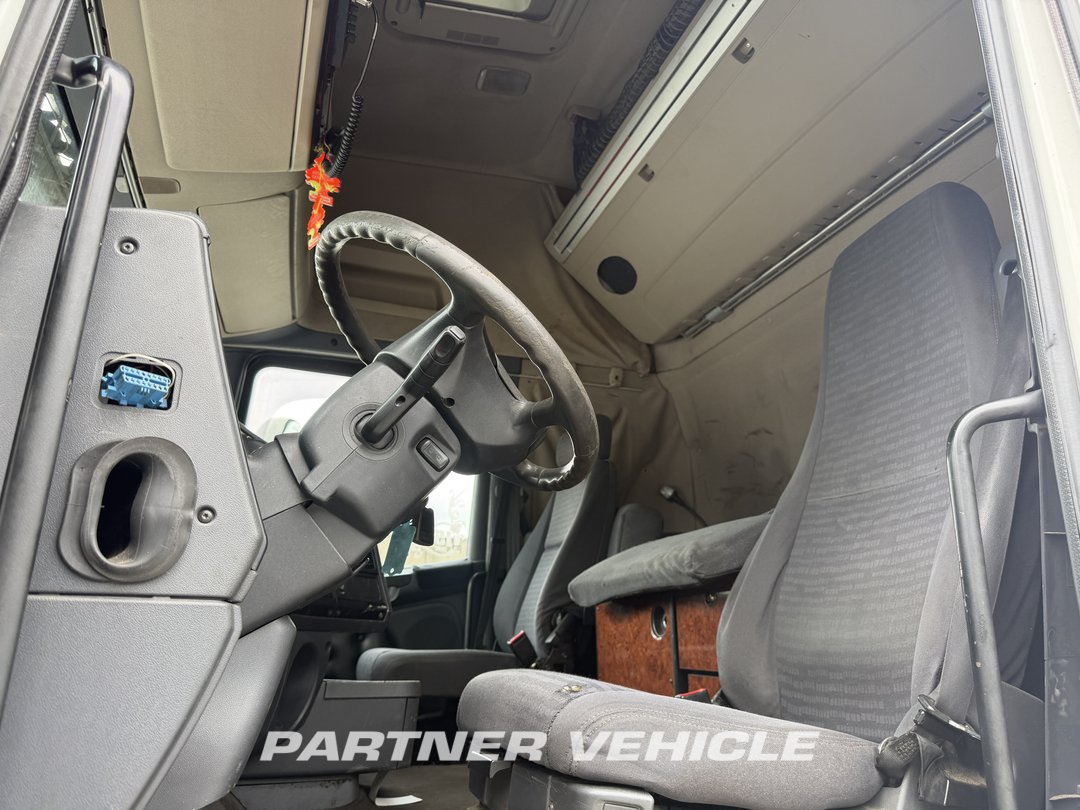 frontLeft : Scania R420 tegljač