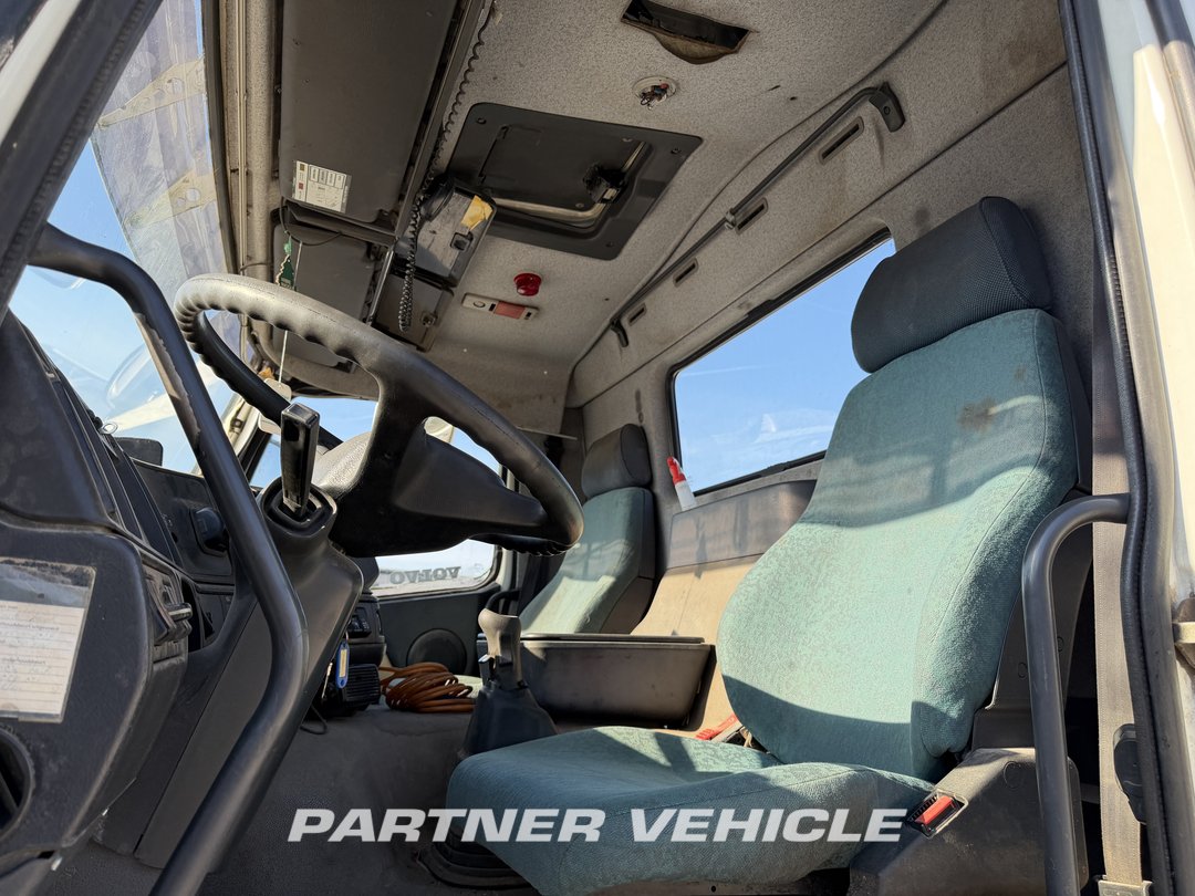frontLeft : Volvo FM 290 Влекач