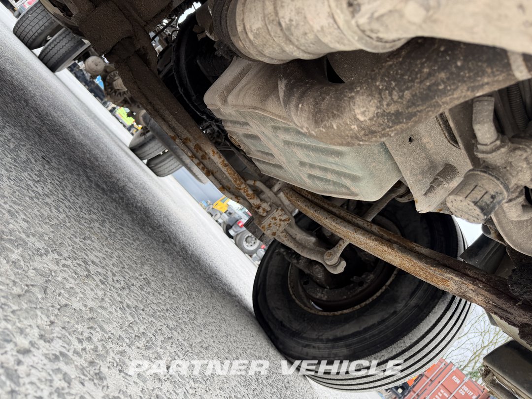 frontLeft : Volvo FM 380 Cap tractor
