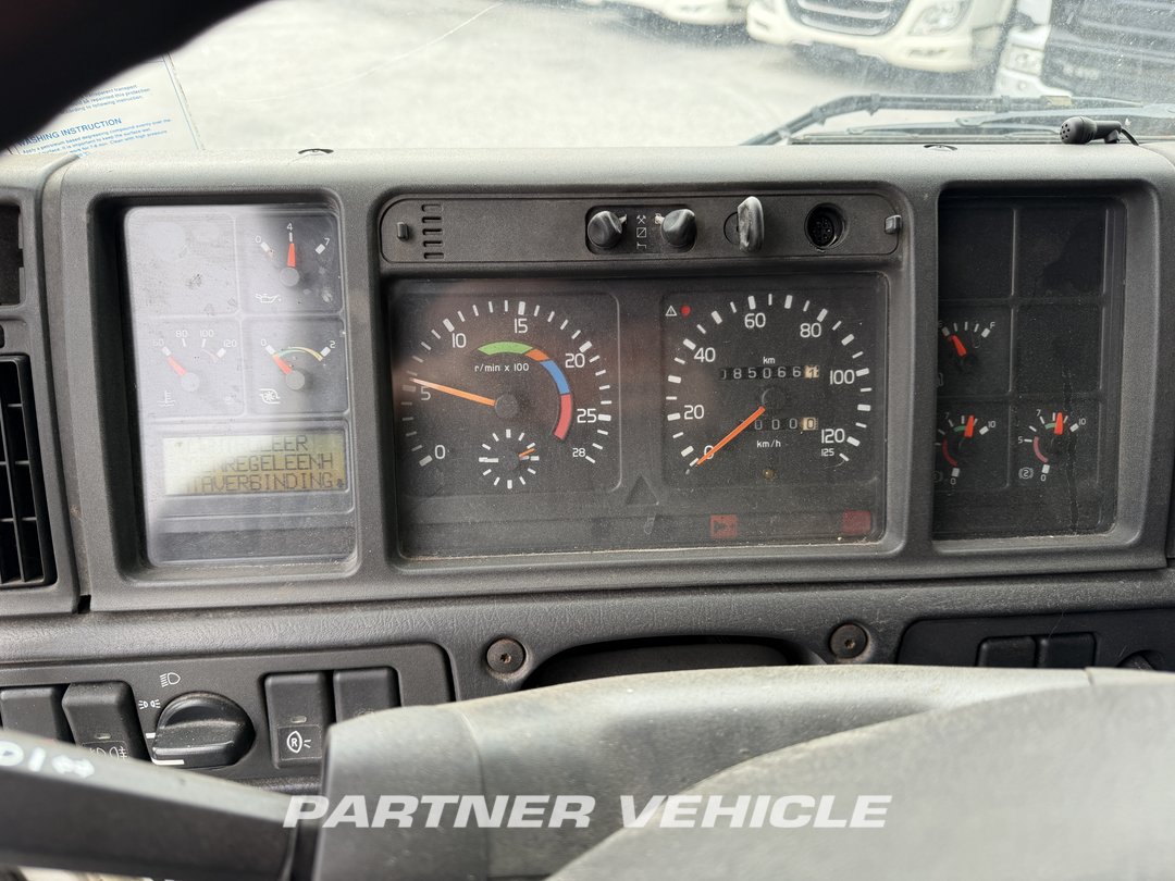 frontLeft : Volvo FM 380 Cap tractor